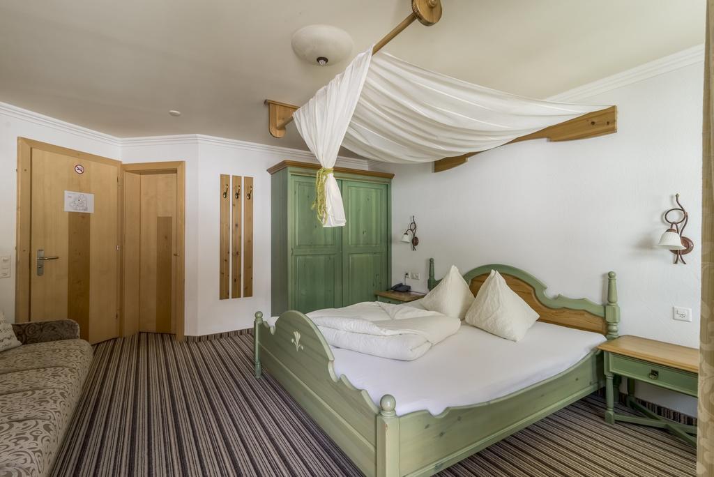 Hotel Garni Chasa Nova Замнаун Экстерьер фото