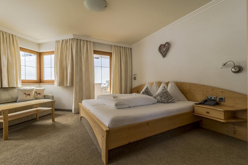 Hotel Garni Chasa Nova Замнаун Экстерьер фото