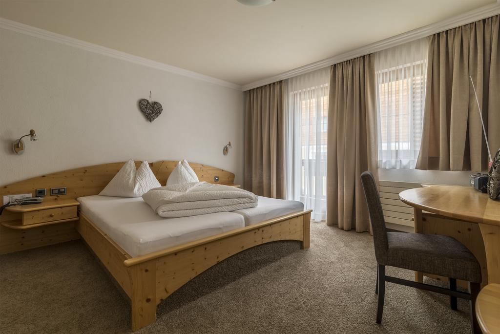 Hotel Garni Chasa Nova Замнаун Экстерьер фото